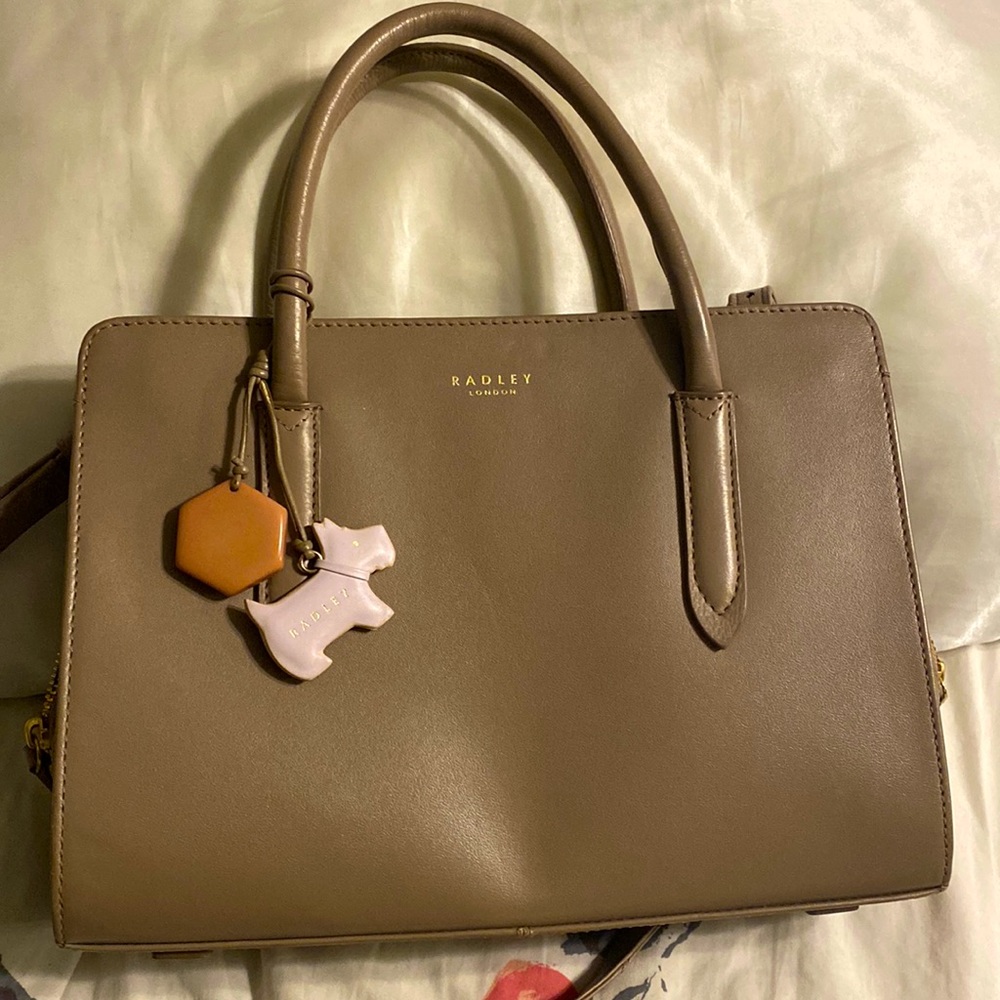 Beige purse with straps